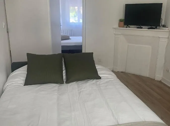 Acacia Terrasse*proche Centre-ville Et Chu Apartment *